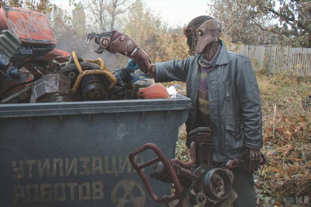 无人机投食赛博格私人诊所翻山越岭乡间大巴车机器人调试员统治者无人