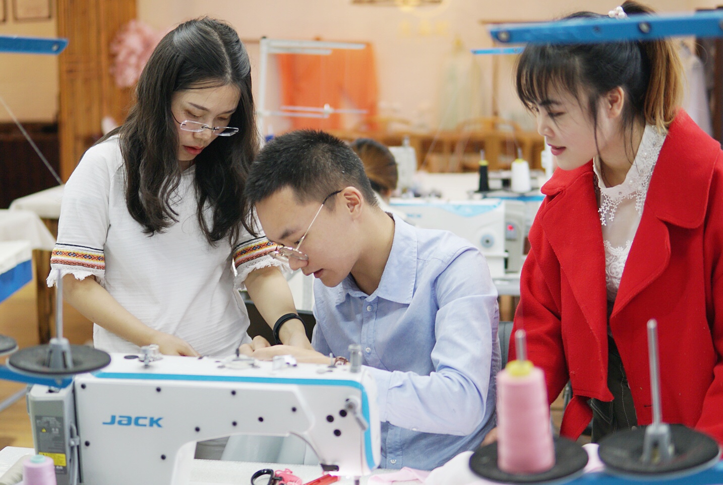 尚裁教育成都服装设计培训一站式服务平台