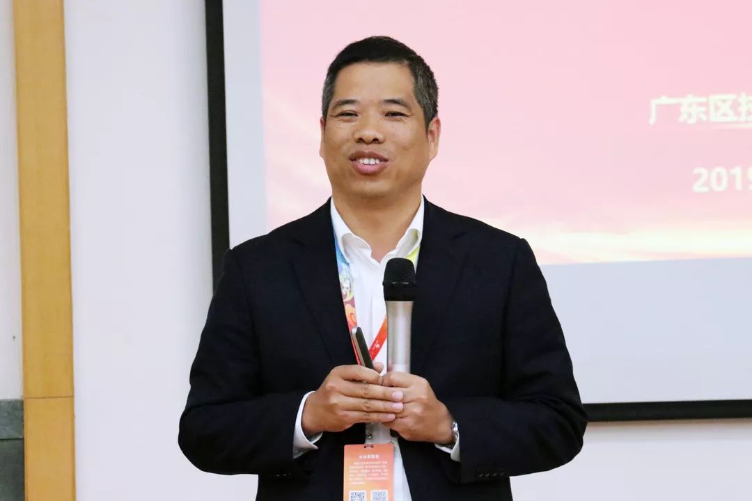 会议特别聘请吉林农业大学宋云鹏教授,江苏立华牧业股份有限公司朱沛