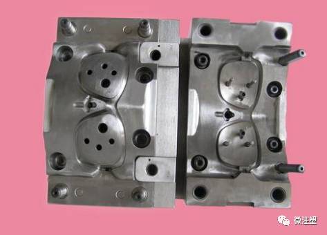 坯料在模具型腔中塑性变性时,沿型腔外表既活动又滑动,使型腔外表与