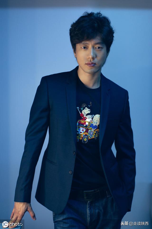 出生于陕西的20位男明星有人因出轨被封杀后两位是童年阴影