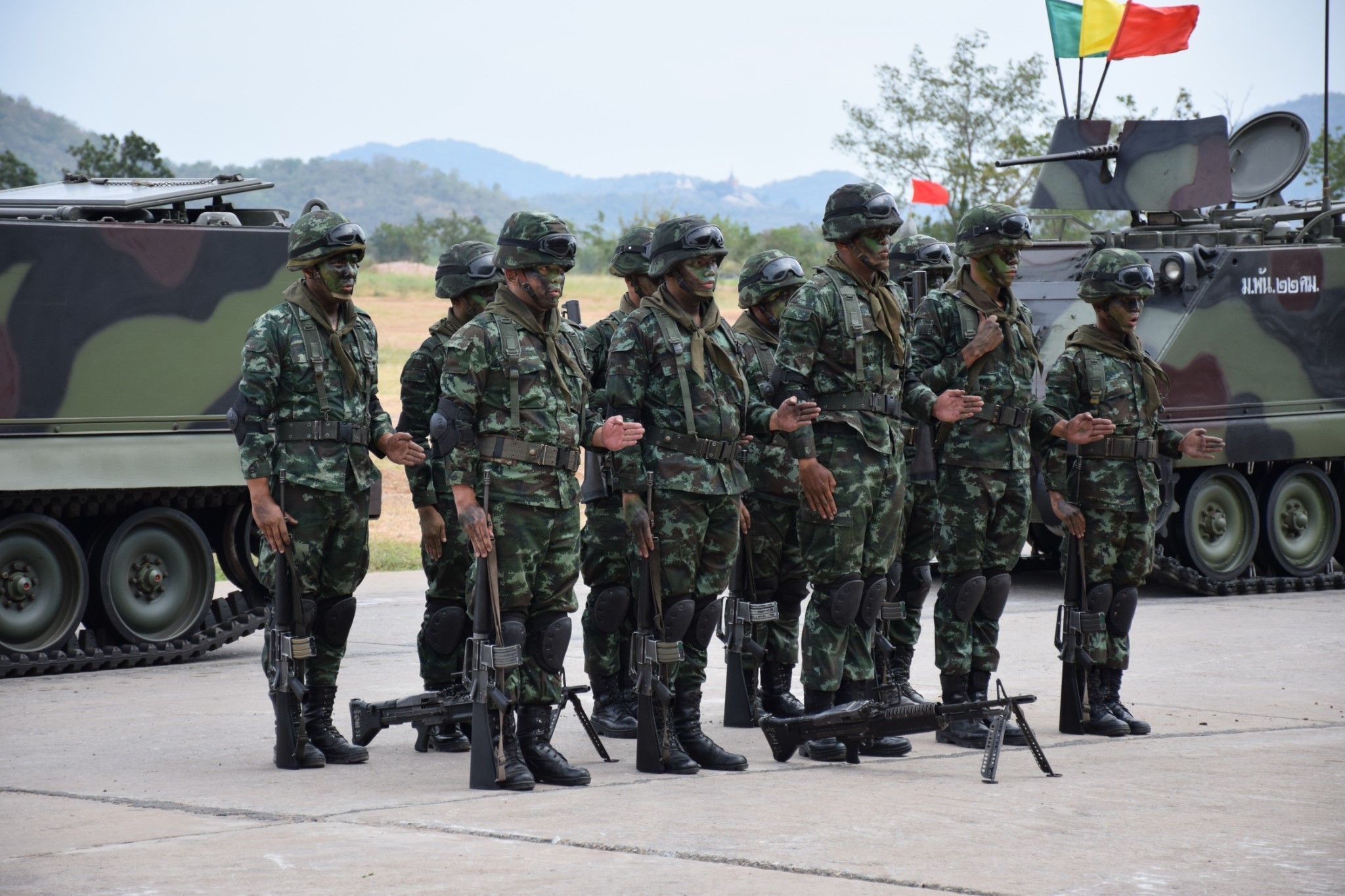 泰国陆军装备的英制fv101蝎式装甲侦察车泰国采购的美制黄貂鱼轻型