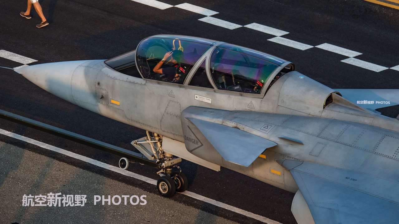 瑞典jas-39鹰狮战机,曾模拟战胜过歼-11a战机_皇家空军