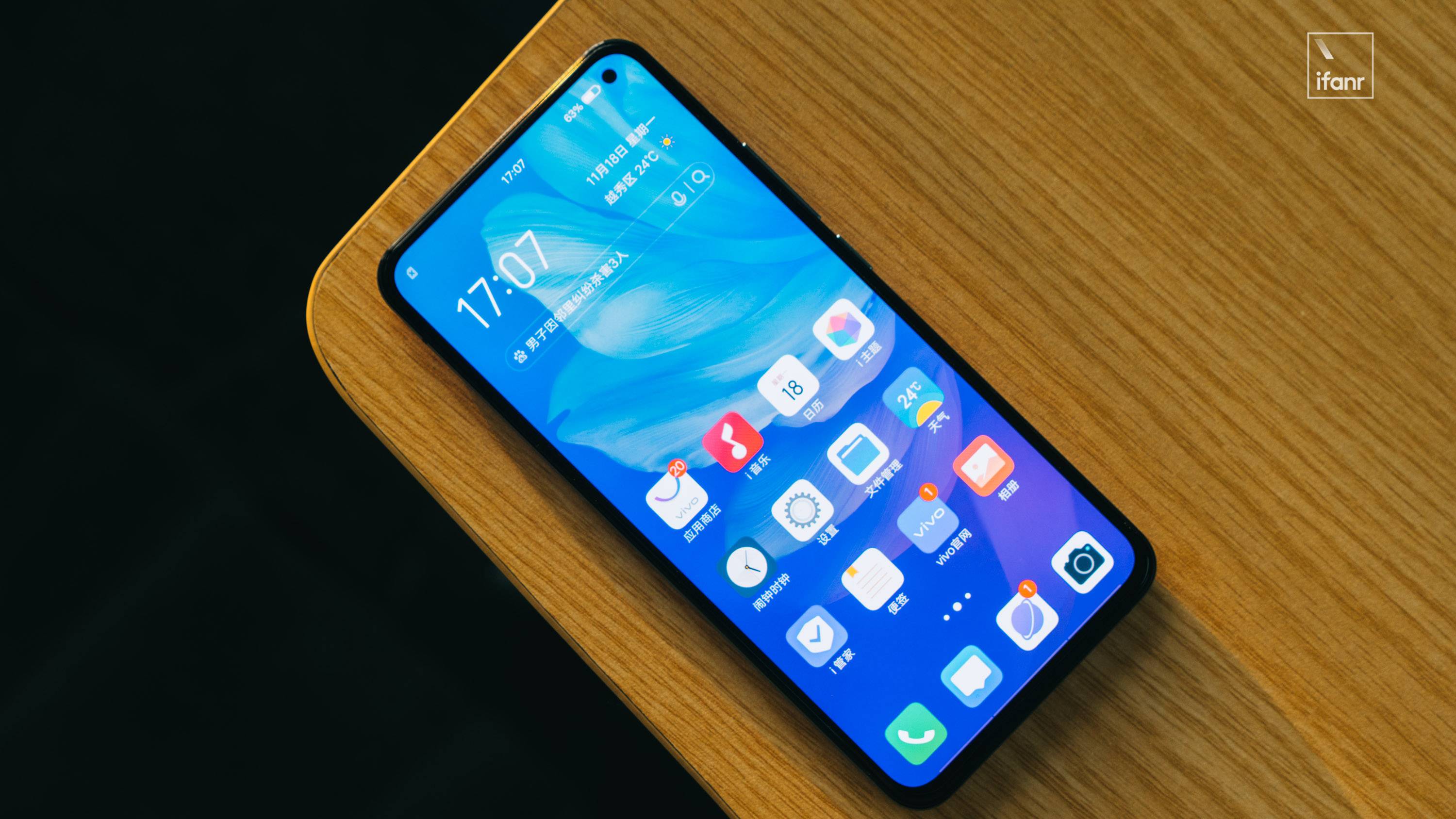 vivos5图赏薄荷绿的极光遇上菱形四摄与最小开孔屏