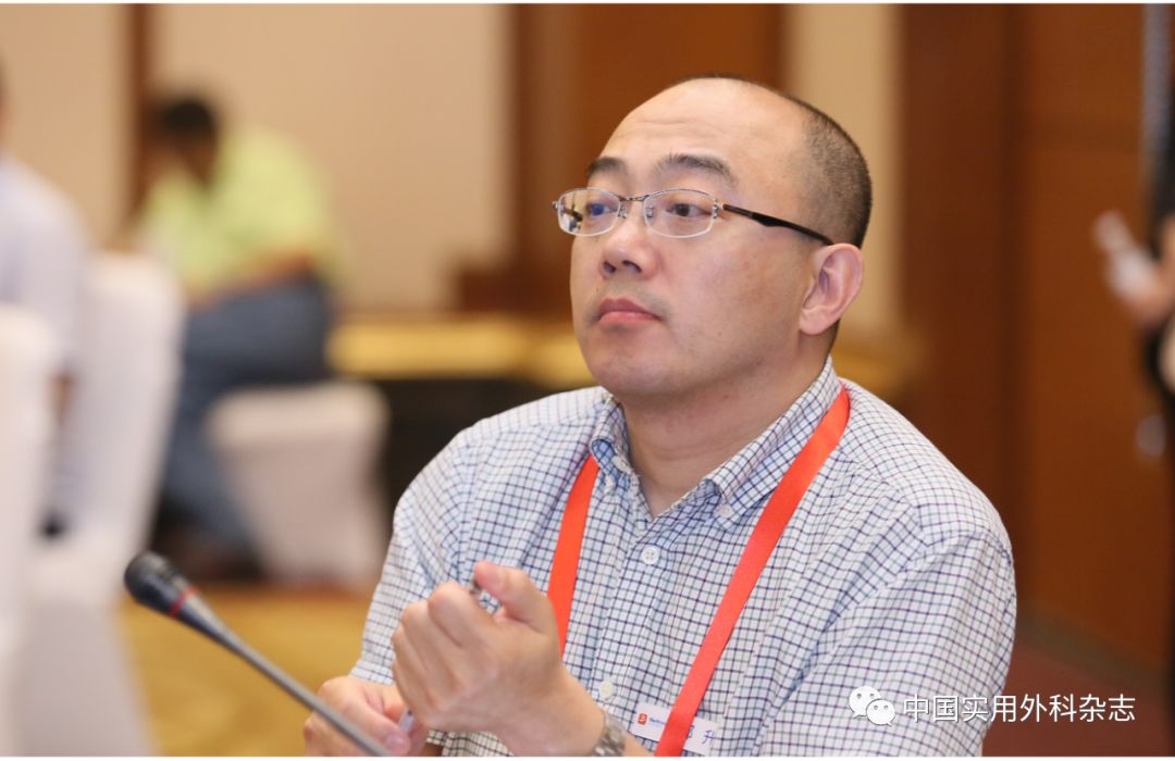 学术沙龙最后,姜洪池教授和中山大学附属第一医院梁力建教授对本次