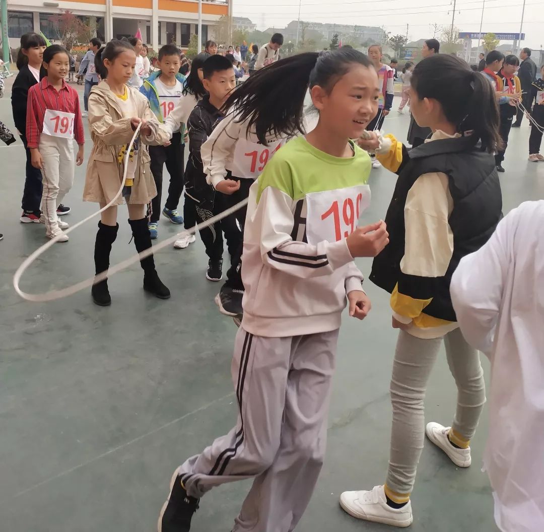 好嗨呦区实验小学下陈校区举行第三届田径运动会