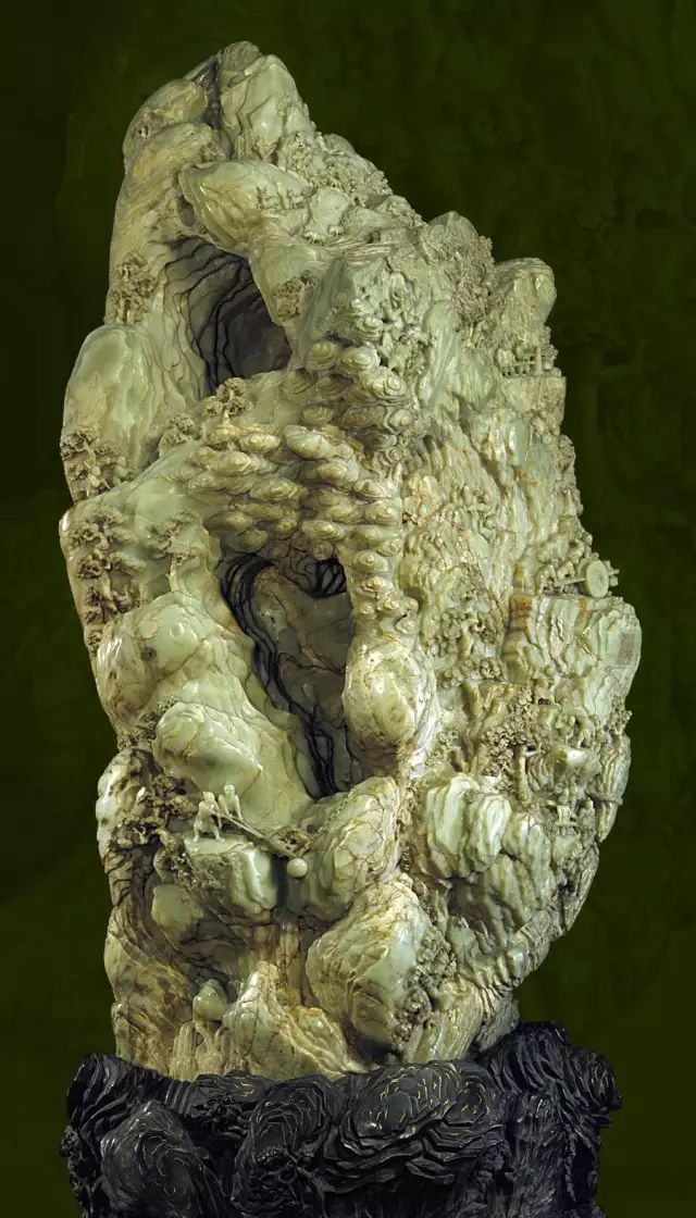 故宫中有不少玉器珍品,历朝历代的玉环,玉璧,玉佩……个个美不胜收.