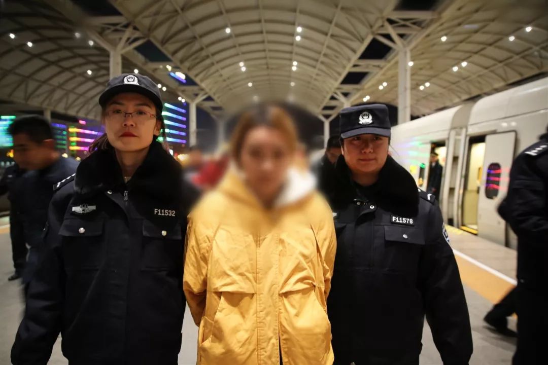 为固定证据,串并案件,专案组成员就地开展审讯工作,目前已串并出其他