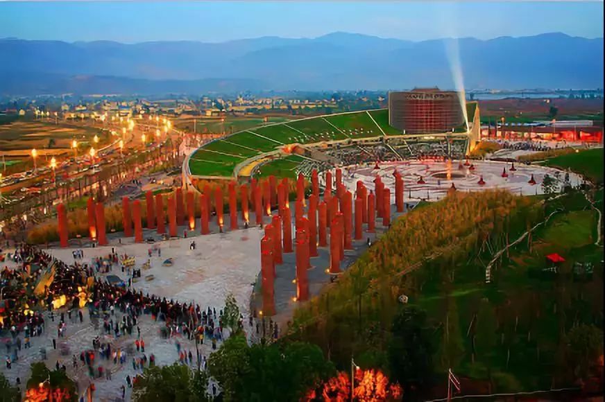 火把广场/小镇尽头的听涛艺术宾馆,可谓是度假的最佳住所,感受属于大