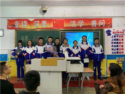通化市通钢一中高一十四班举办拜师会