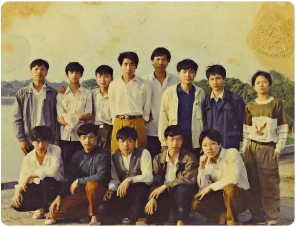 致我的老同学:感谢你们与我为伴的那年年月月;致