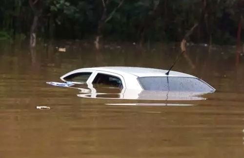 好好的宝马被朋友开成水淹车,客户:我本不想走法律程序,是他不义