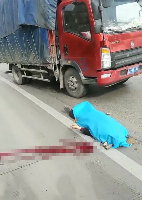 信阳107国道又发生惨烈车祸一路人被撞当场死亡