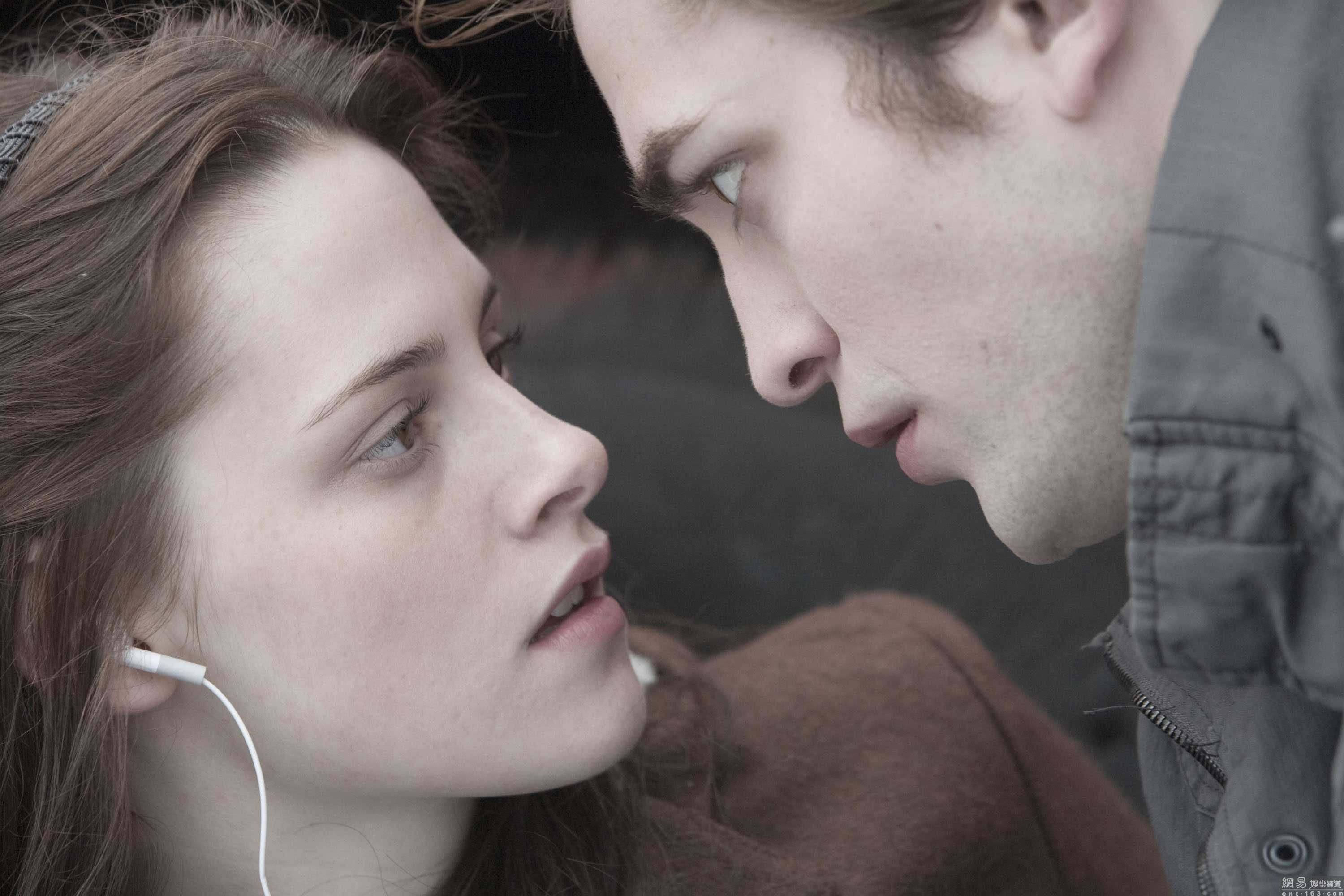 《暮光之城,暮色》正如你所料,爱情在毫无准备下出现