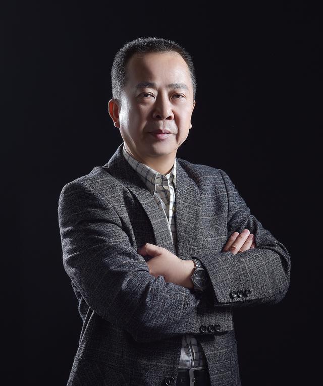 翡翠学科研究学者,教授,珠宝专家.