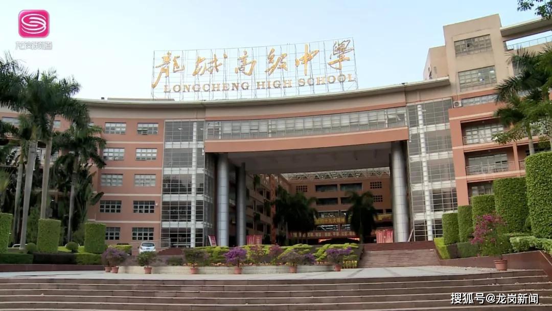 刘煜民龙城高级中学发明创造社团指导老师对学生进行创新思维和创新