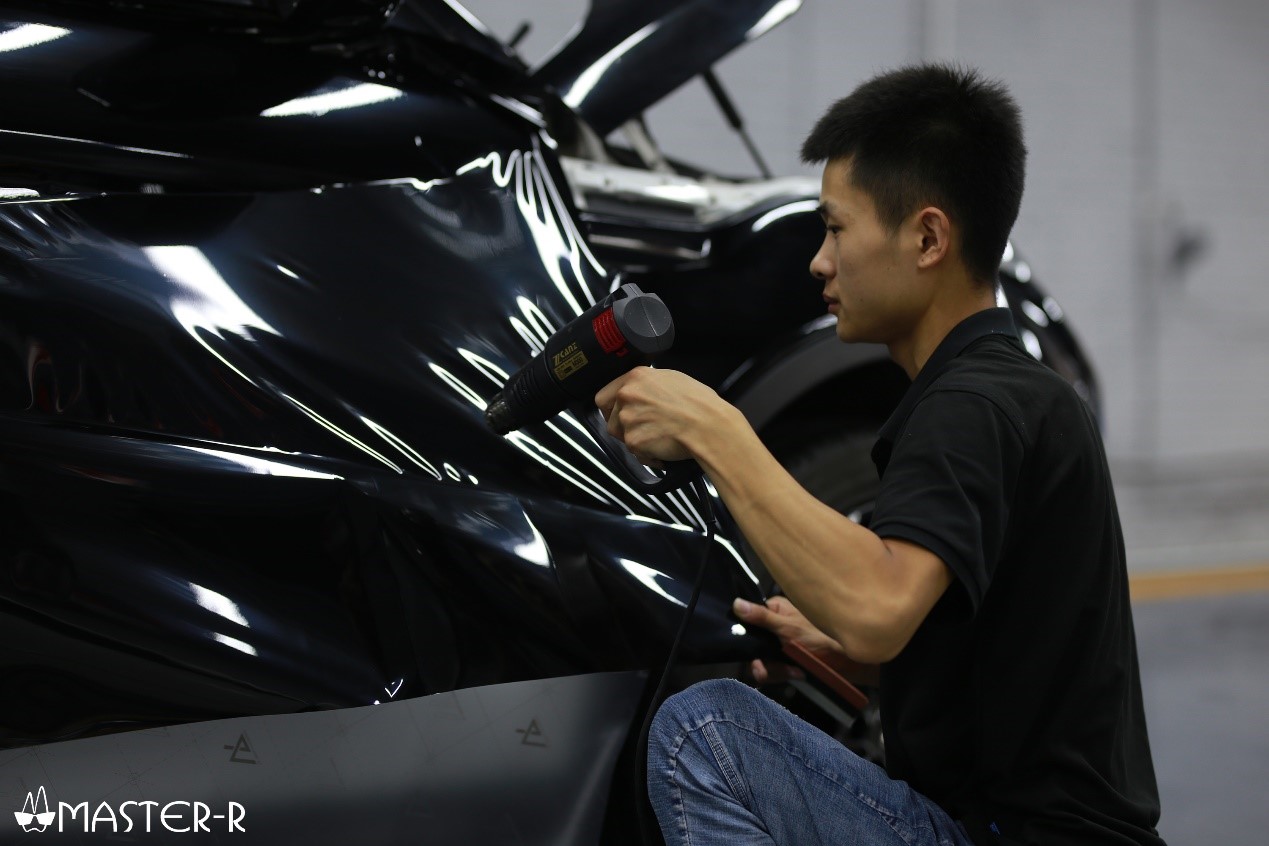 路虎改色钢琴黑冷峻中多了一些艺术感