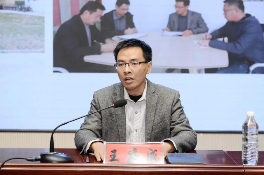 携手同心共育英才临朐县海岳中学召开高三学生家长会