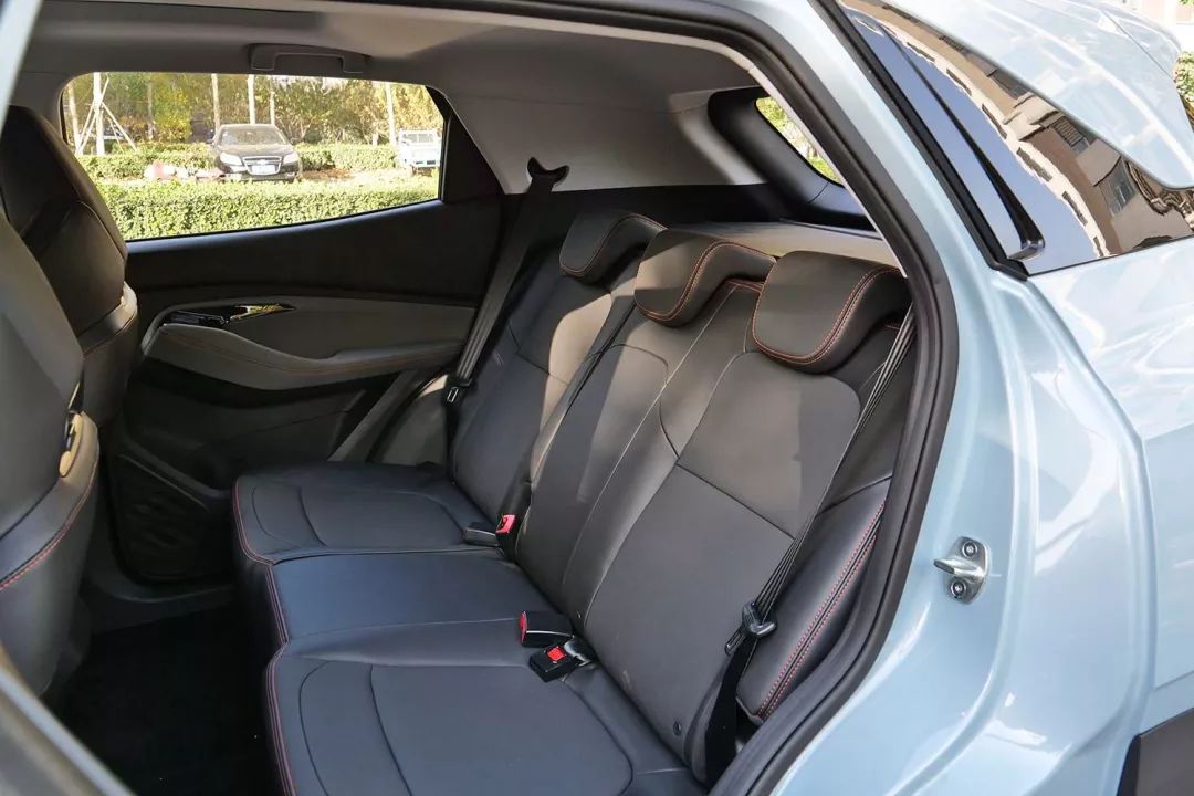 9万价位区间内suv颜值王者 宝骏rs-3到店实拍