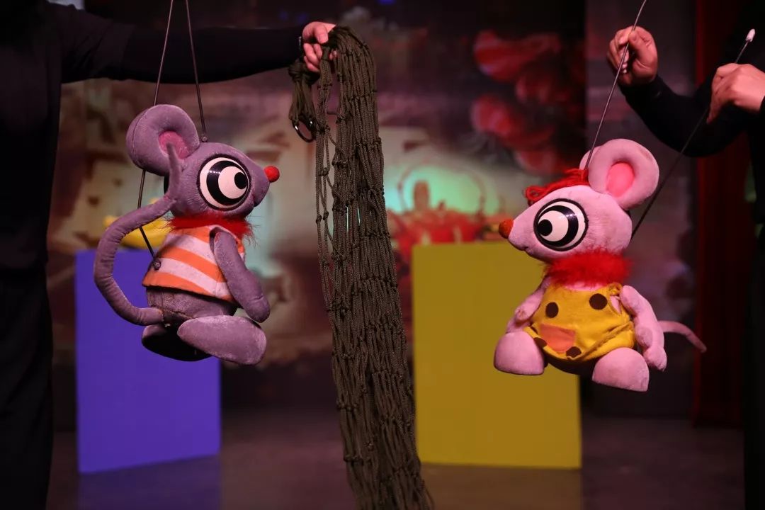 作为中国木偶剧院的精品场地,小铃铛剧场共拥有78个座位,让在场观众都