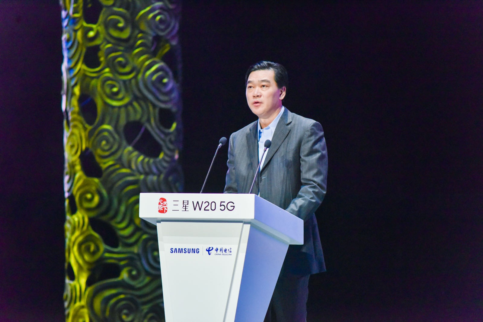 开启手机新时代 智领5G未来 中国电信首款5G定制高端机震撼登场-最极客