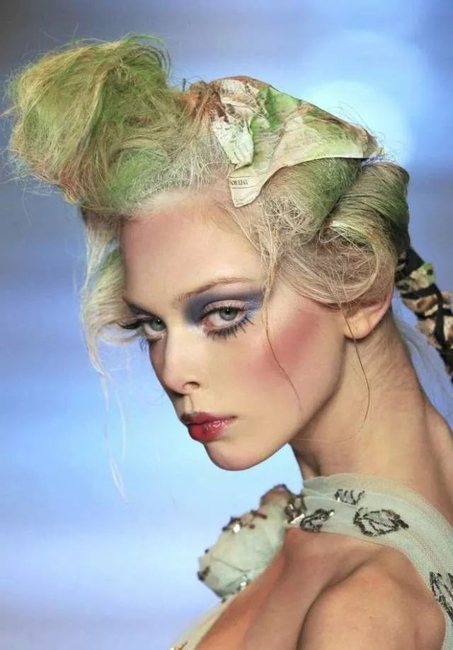 15岁叱咤t台tanyadziahileva史上最能打90后超模