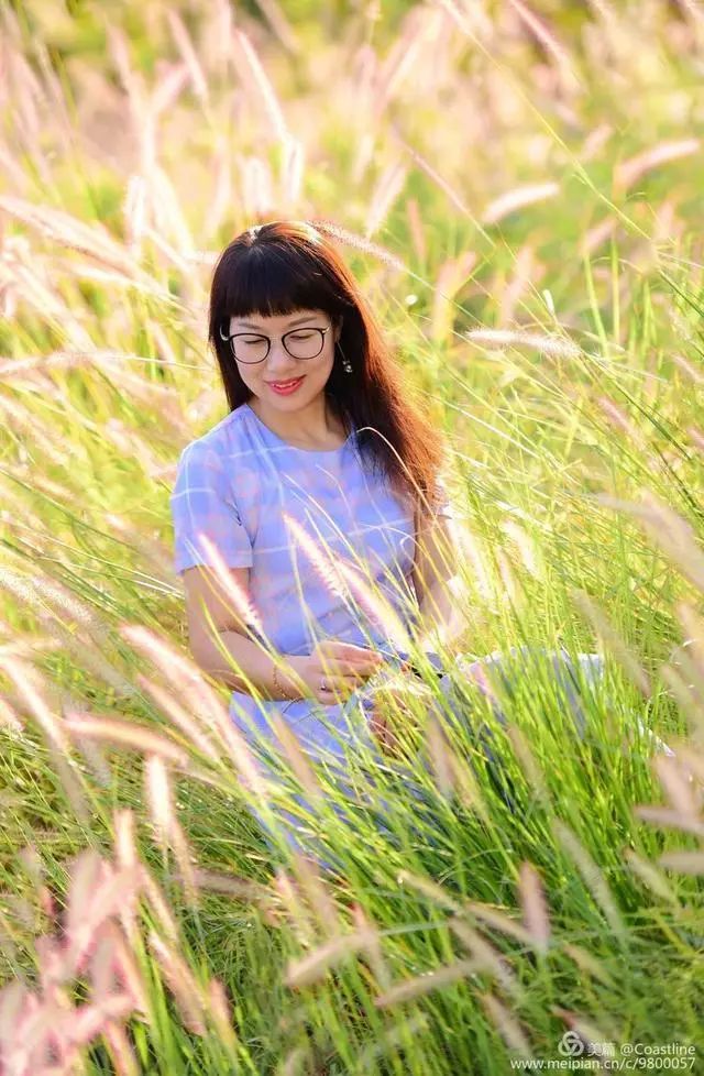 人像摄影情系狗尾草