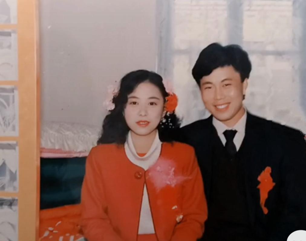 原创爸妈是你抢来的压寨夫人网友晒父母结婚照令人忍俊不禁