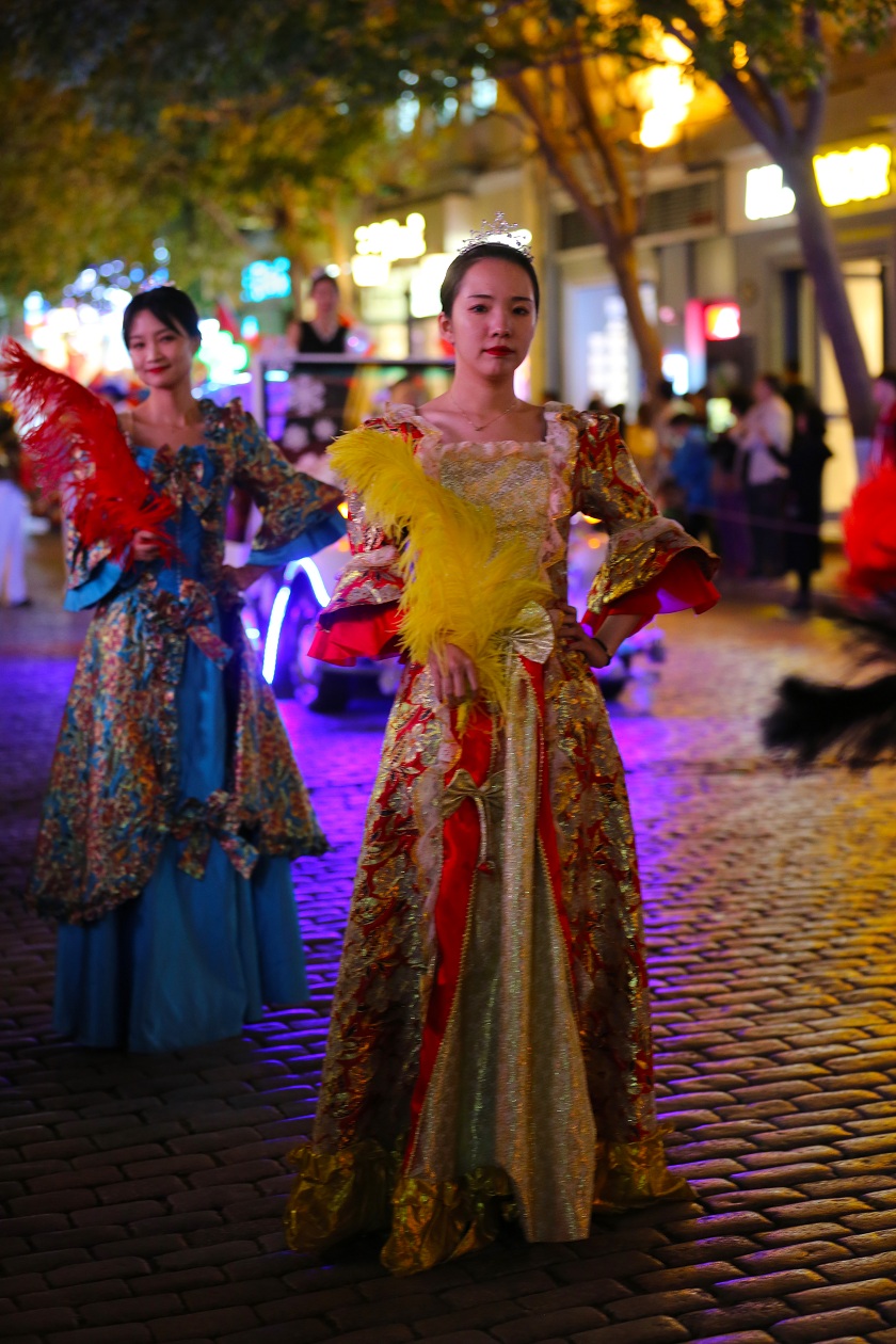 哈尔滨有一条性感的女儿街_中央大街