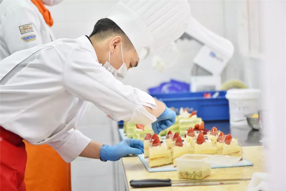 人才招聘米斯卡聘店长店员裱花师烘焙师工作地点就近安排