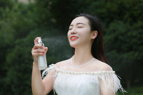 yem颐尔美创始人杨小玲让美丽的火花种进心里