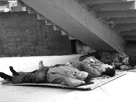 17岁泾县仔打工睡桥洞创业又被骗得罪当地大哥后如何了