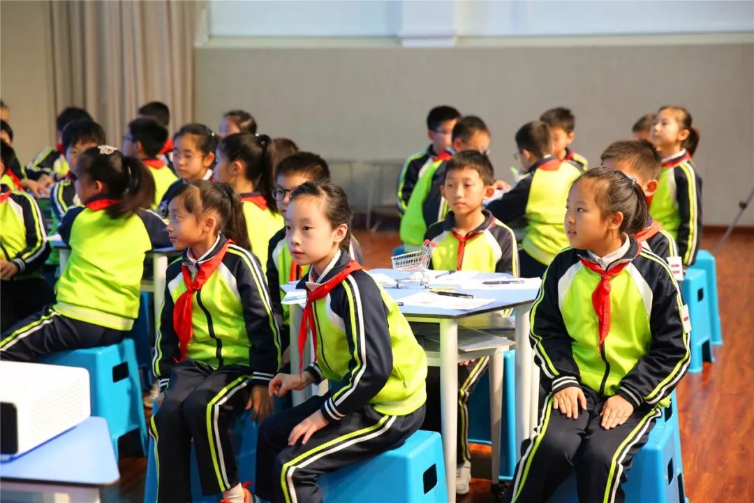 控江二村小学学生图片