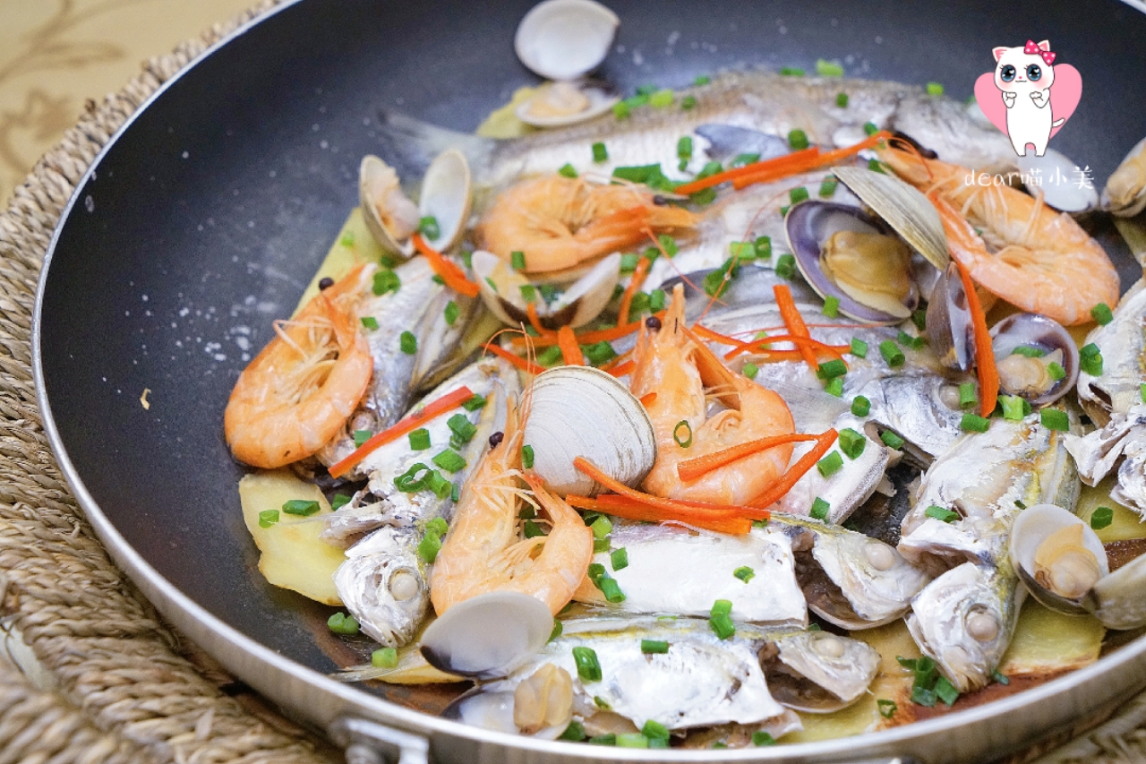原味呛海鱼,简单的烹饪当时总能留下海鲜最原始的鲜,一小锅鱼虾俱全