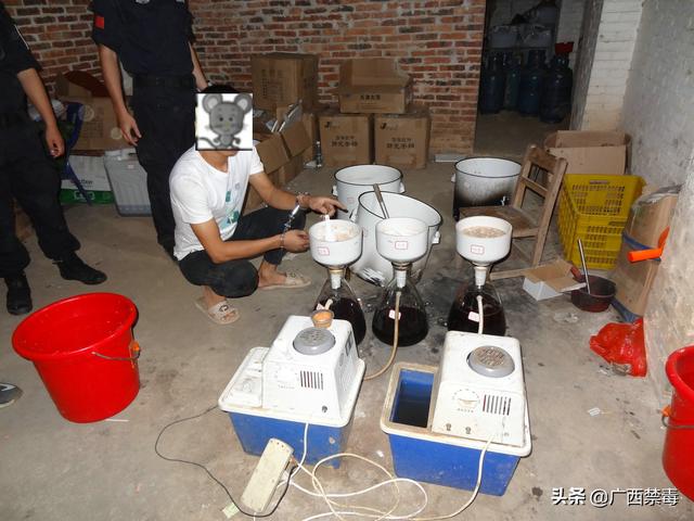 平南警方捣毁特大制毒团伙获查获涉毒犯罪嫌疑人11人缴获冰毒半成品