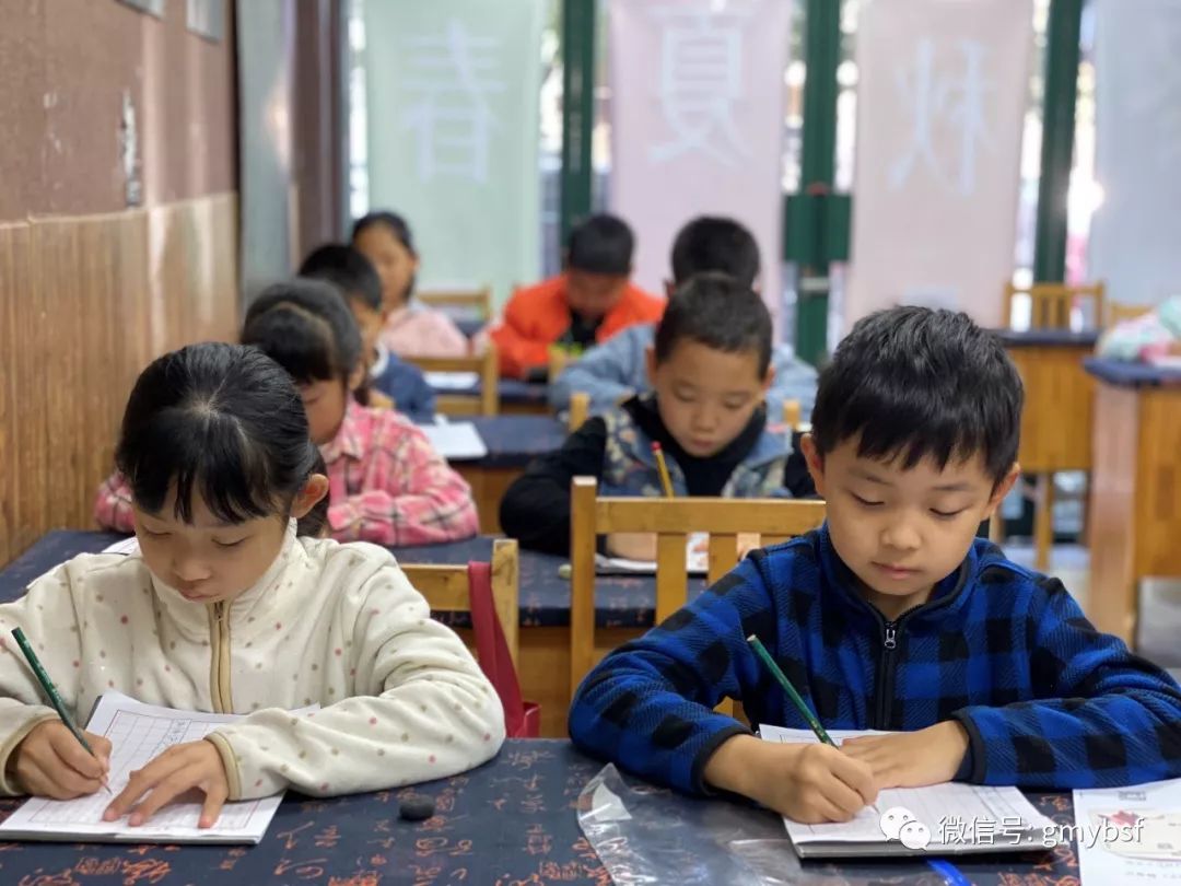 光明硬笔书法2019秋季班学生期中测试展登场