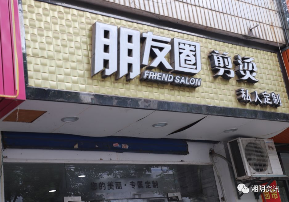 这个招牌想必是要用放大镜才能看呢每时每刻都想去吃夜宵呢来这点痣的