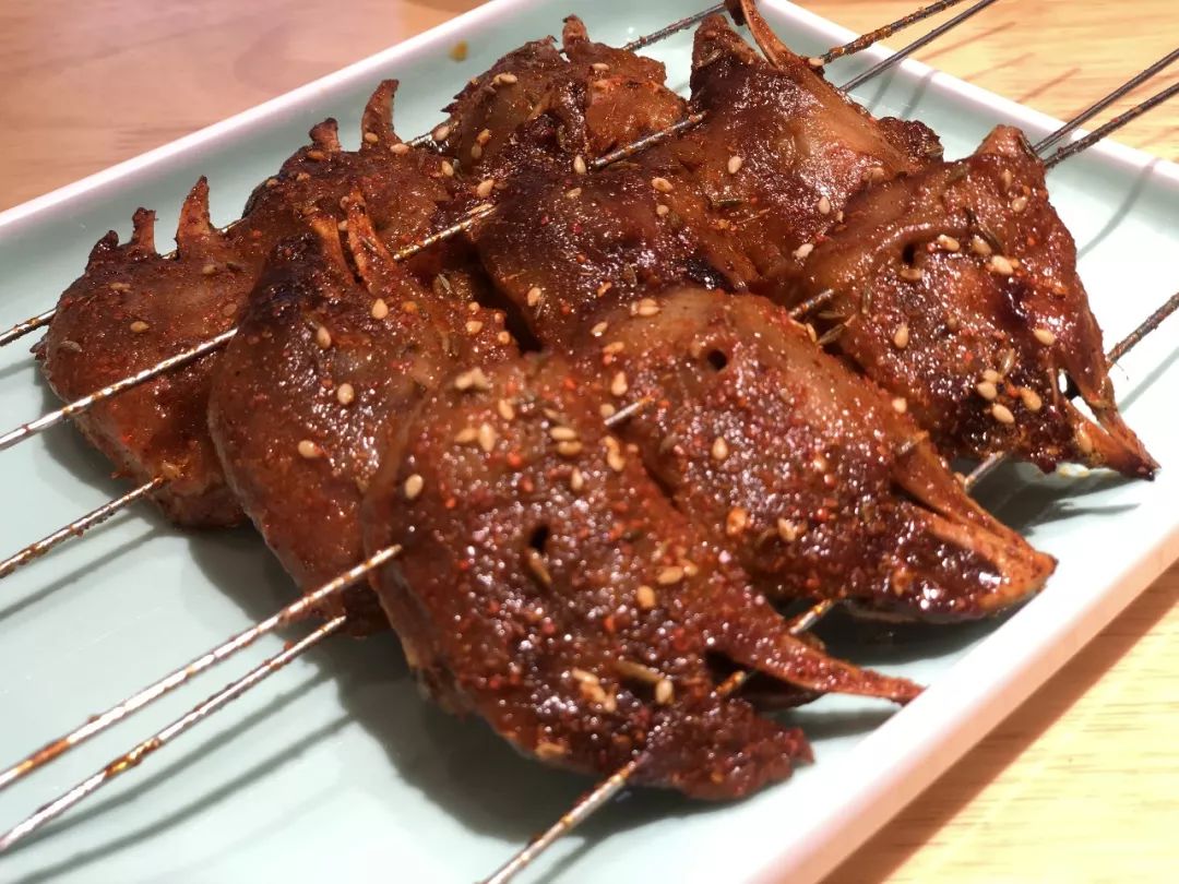 满满文艺范~毛肚锅 秘制排骨串 牛肉串 拆骨鸡手 风味鸡脖_胸口