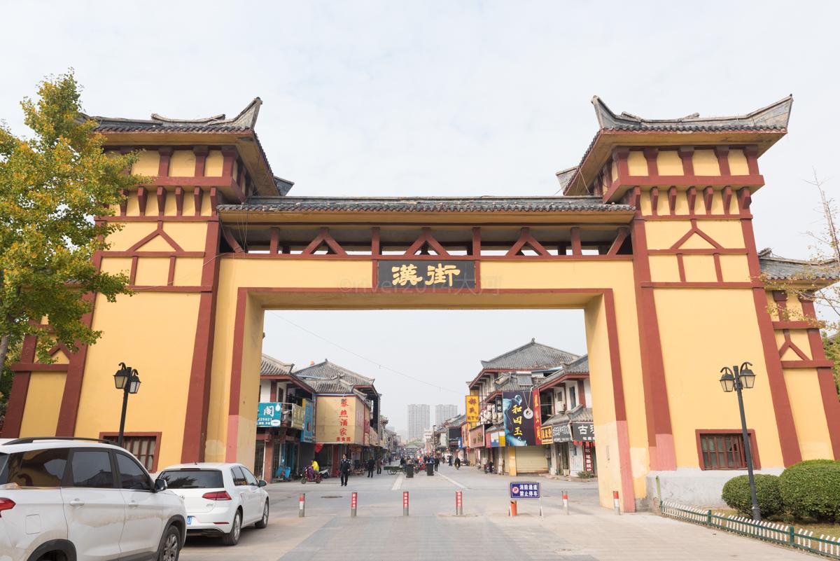 江苏沛县城市中心,建起近千亩的仿古建筑群,游客不多