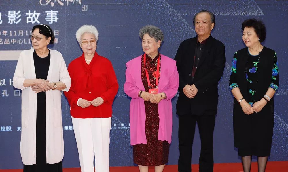 青年演员匡牧野,王嘉,以及主办单位代表电影频道节目部副主任孙一娜