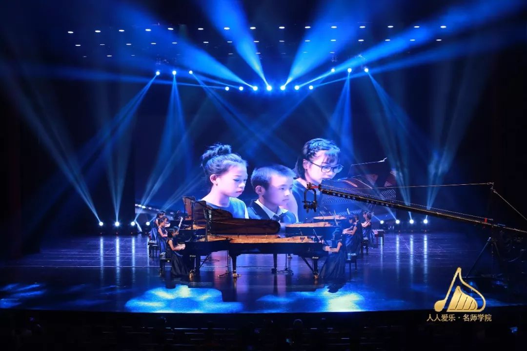多钢琴欣赏|《高贵的华尔兹》《少女波尔卡 》_比赛