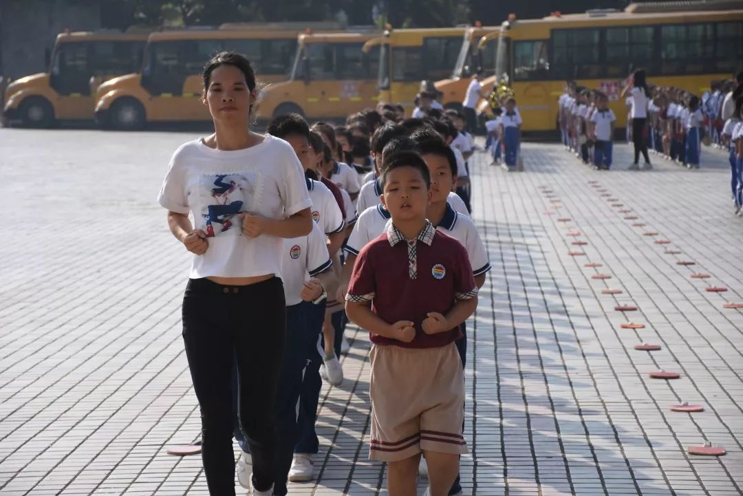 明珠小学校服照片图片