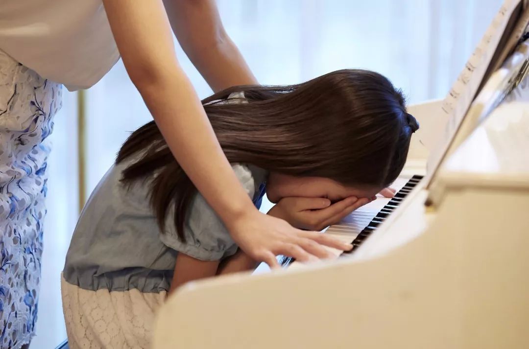 11岁女孩一周近视涨100度因为戴了小眼镜