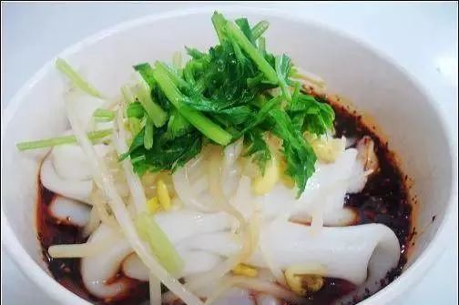 汉中热米皮中国十大地方早餐之一软糯麻辣香得很