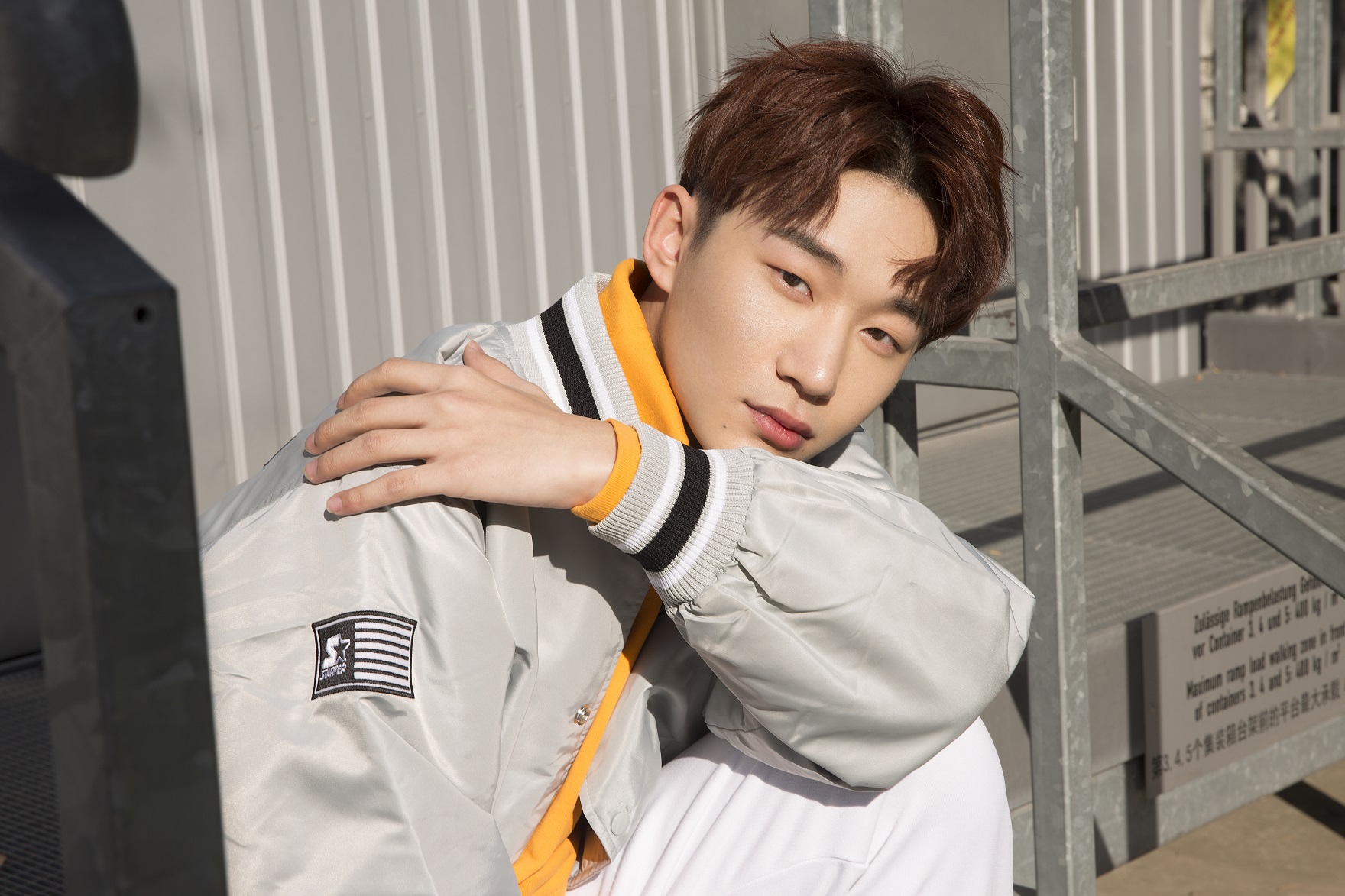 吴灏首支单曲《hot》发表 电子风少年感袭来