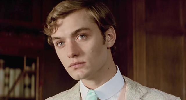 颜值巅峰期的裘德洛曾被评为世界上最性感的男人