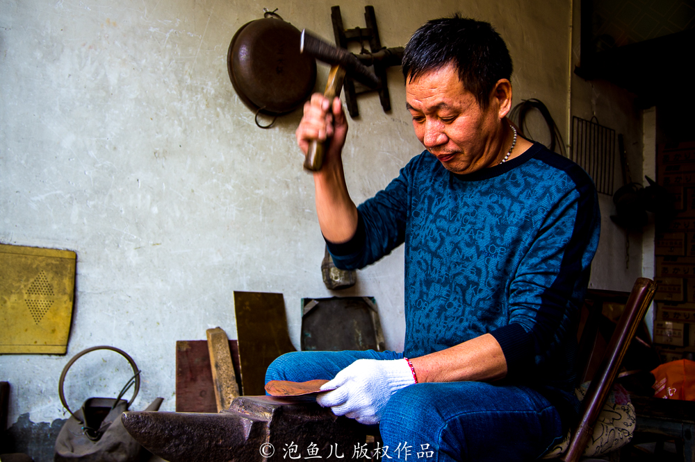 奢侈!浙江大叔坚守古法手作,108道工序打磨一口火锅 奢侈!浙江大叔坚守古法手作,108道工序打磨一口火锅