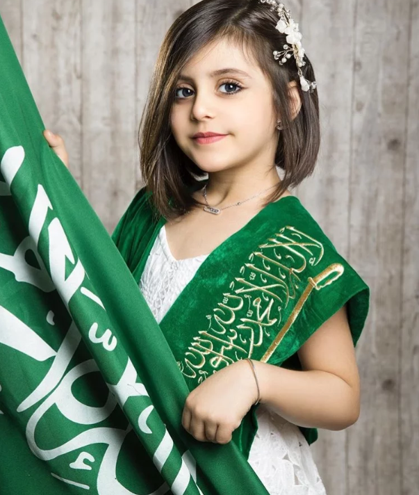 阿拉伯国家小网红 五官精致可爱 网友称又想骗我生女儿