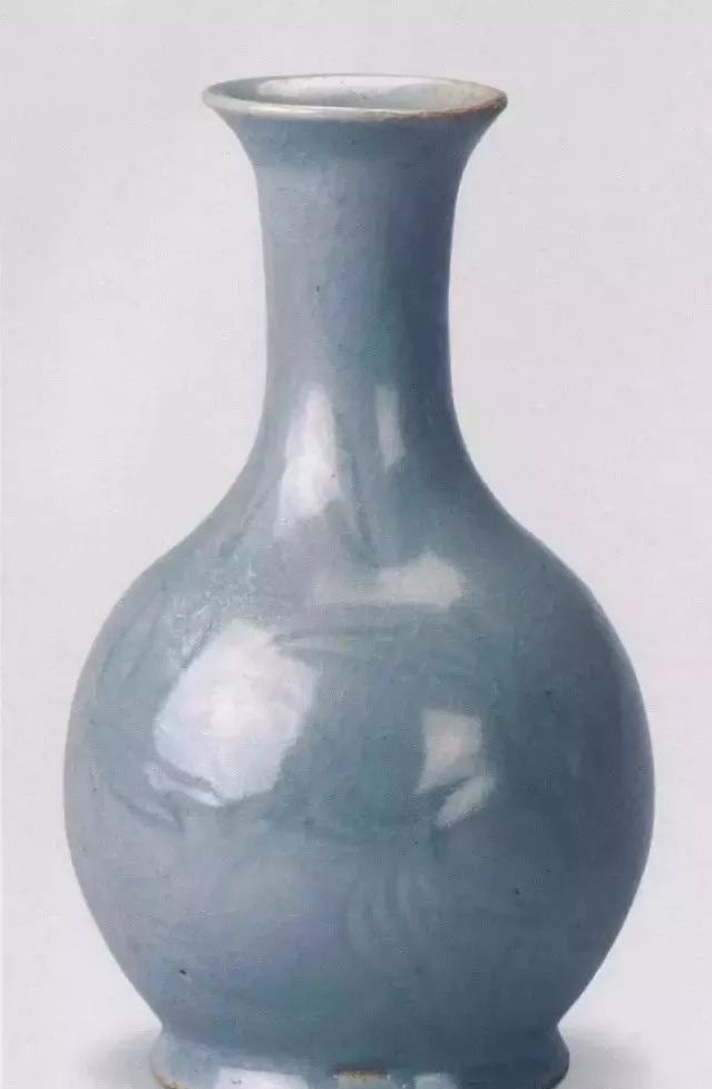 博物馆文物介绍北宋汝窑天蓝釉刻花鹅颈瓶