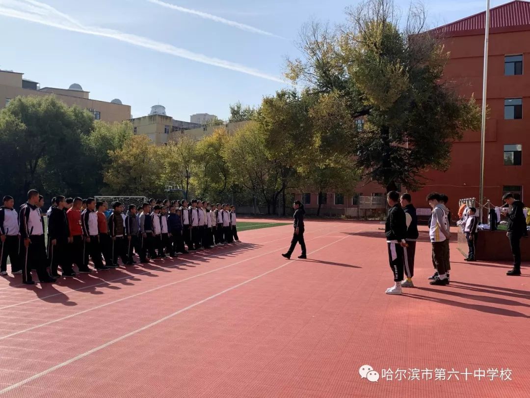 辛勤园丁育花圃百花绽放为报春记哈师大实习生来哈60中参加实习活动